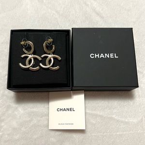 🌼🌸SPRING SALE🌸🌼 Chanel Black&White Accent CC Hoop Earrings in Champagne Gold